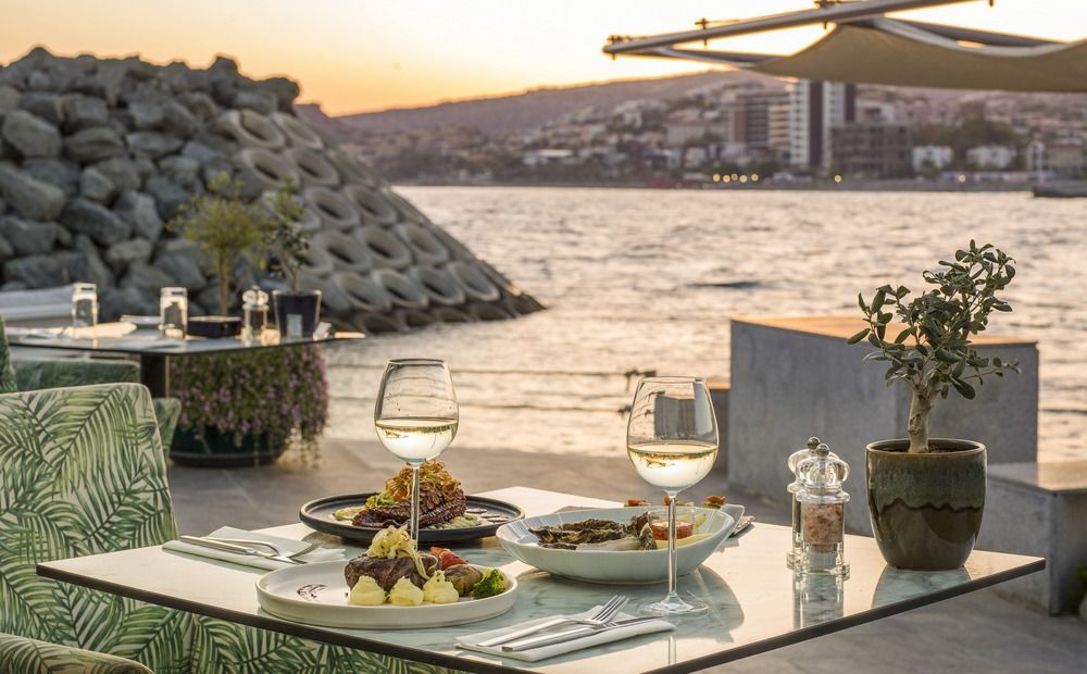 Рождественские «чудеса» от St Raphael Resort & Marina