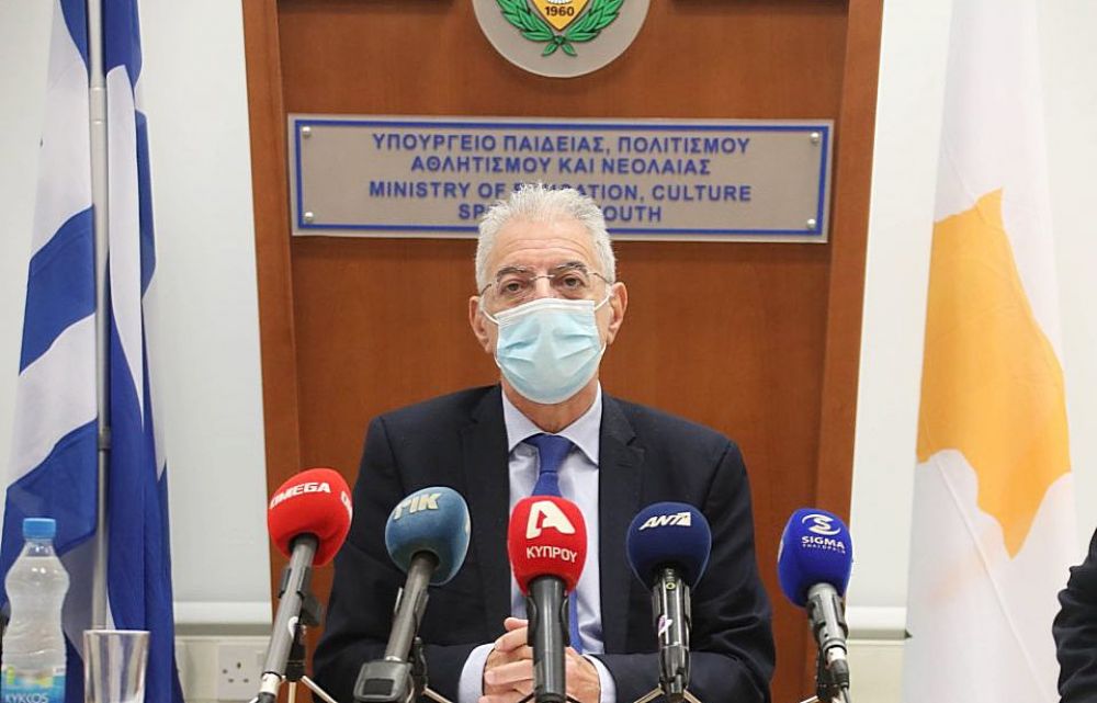 Школьникам выдадут маски бесплатно