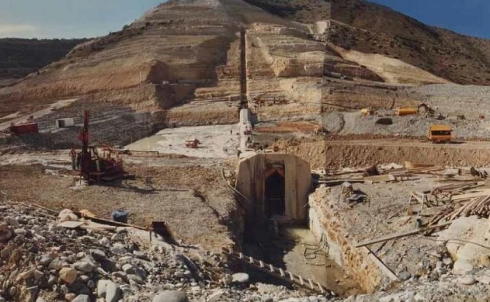 Фотоархив: как строили самое большое водохранилище Кипра