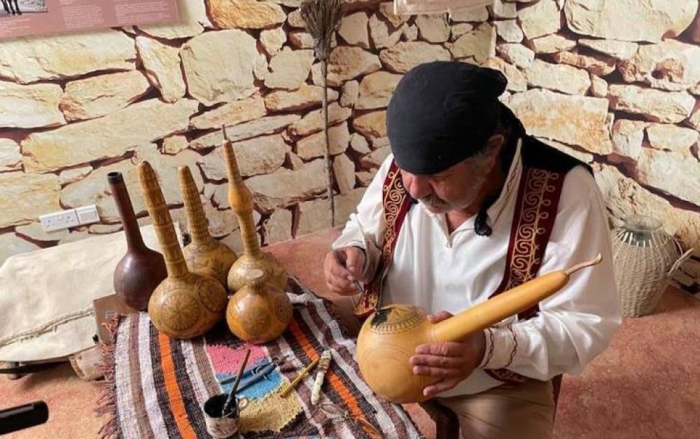 Акамас открывает свои сокровища