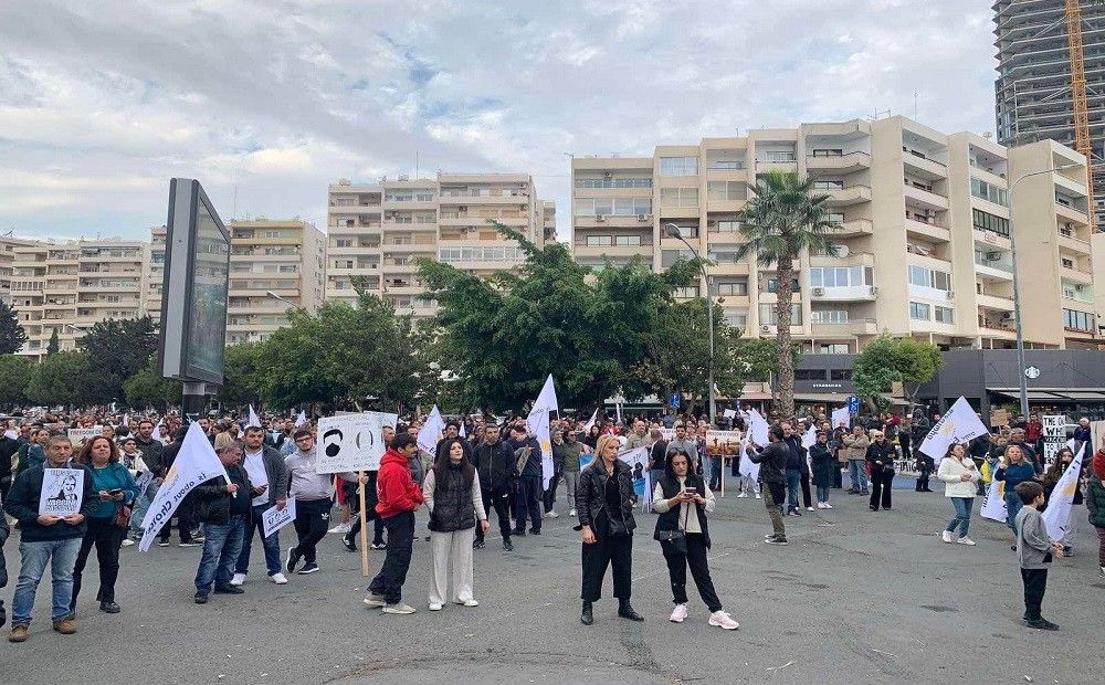 В Лимассоле собрались противники мер со всей страны