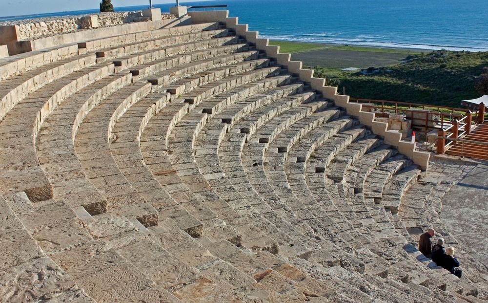 3500 зрителей и гладиаторы: история театра Куриона