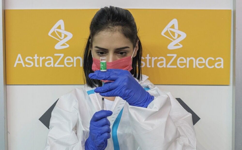Минздрав: вакцина AstraZeneca — не для всех!